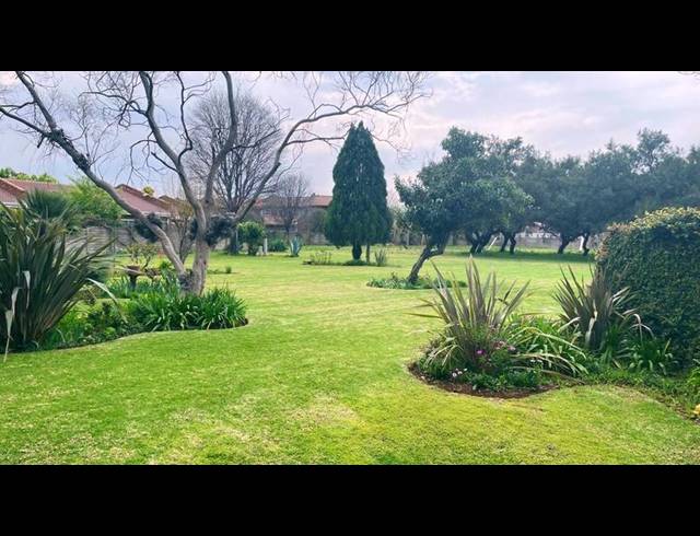 2 BEDROOM TOWNHOUSE FOR SALE IN FLORA GARDENS